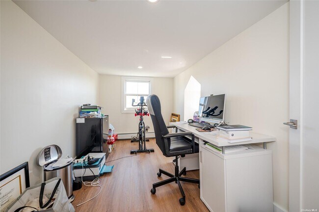 Building Photo - 223 Hickox Ave
