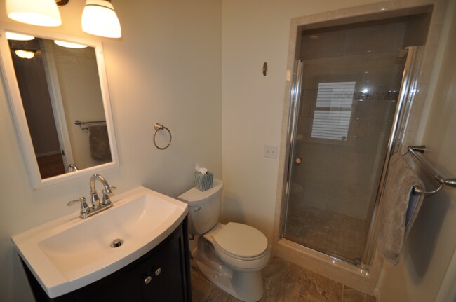 Building Photo - 5000 Vincent Ave S