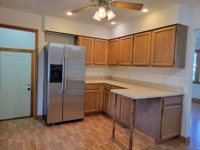 Building Photo - Your Dream Home Awaits: Spacious 4 Bed/2 B...