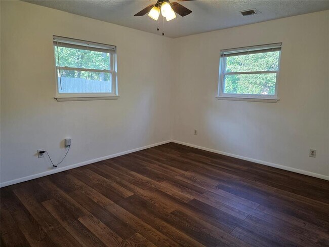 Building Photo - 2708 N Holloway Ave