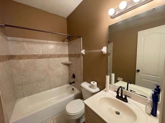 Building Photo - 5 BEDROOMS, great home located in Olive Br...