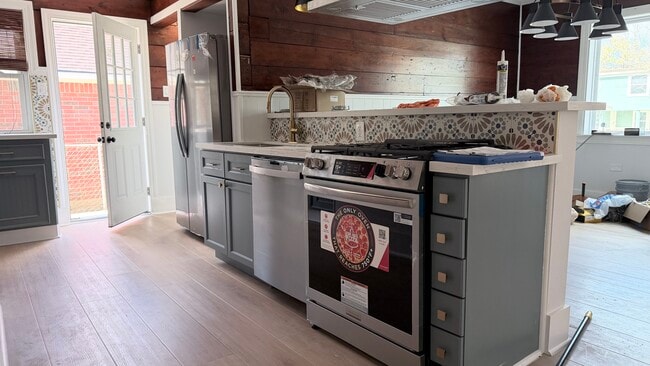 Building Photo - 4330 Coyle St