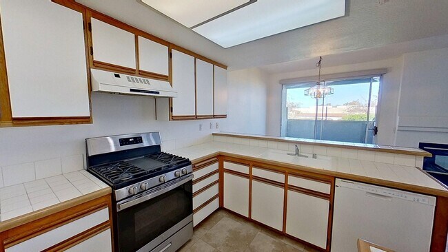 Building Photo - 33 Santa Agatha