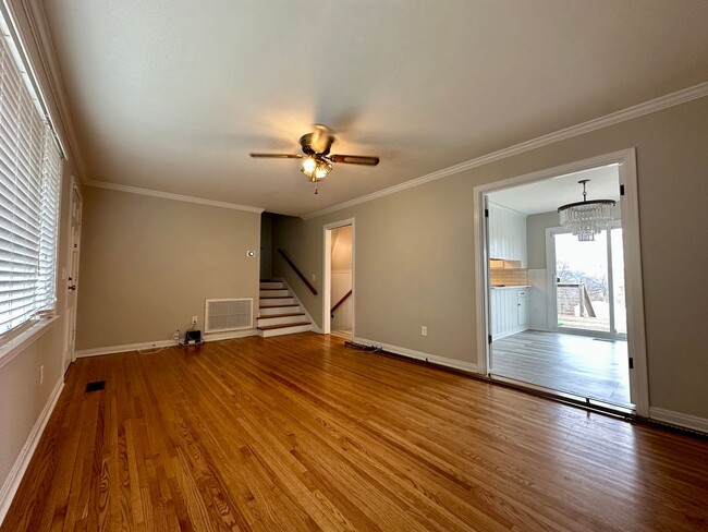 Building Photo - Remodeled beauty in Charolette Park