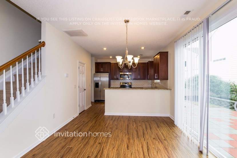 Building Photo - 9220 Meadowmont View Dr