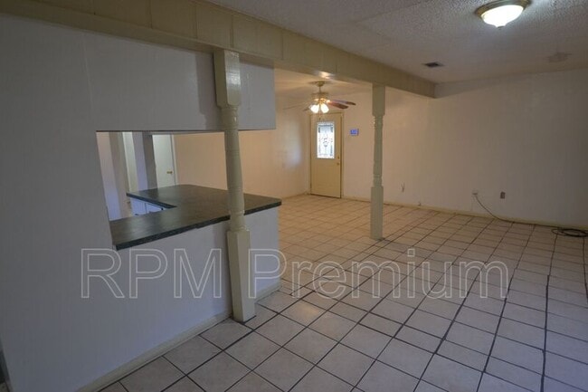 Building Photo - 12369 Palmyra Dr