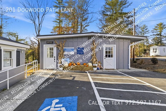 Building Photo - 201 Dogwood Path Ln