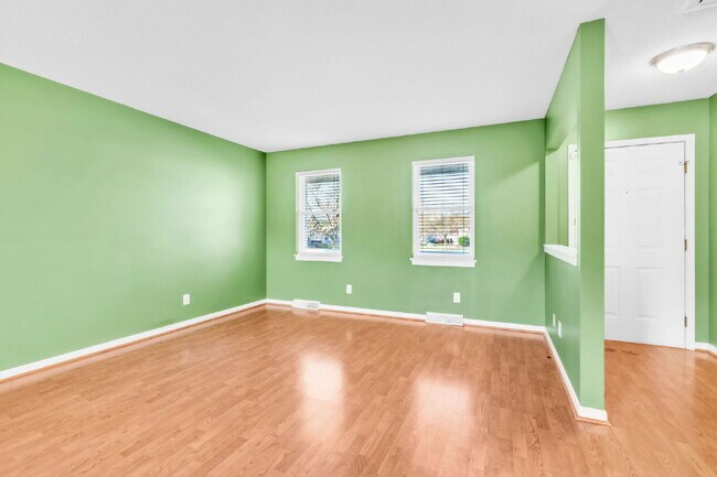 Building Photo - 3BR/2BA Cul-de-Sac Retreat Minutes from Downtown..Fenced Yard & Deck! $2100/mo rent