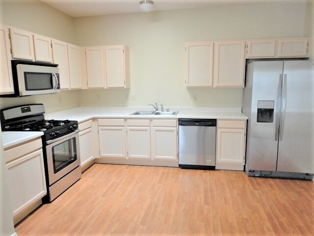 Building Photo - 4981 Butte Pl NW