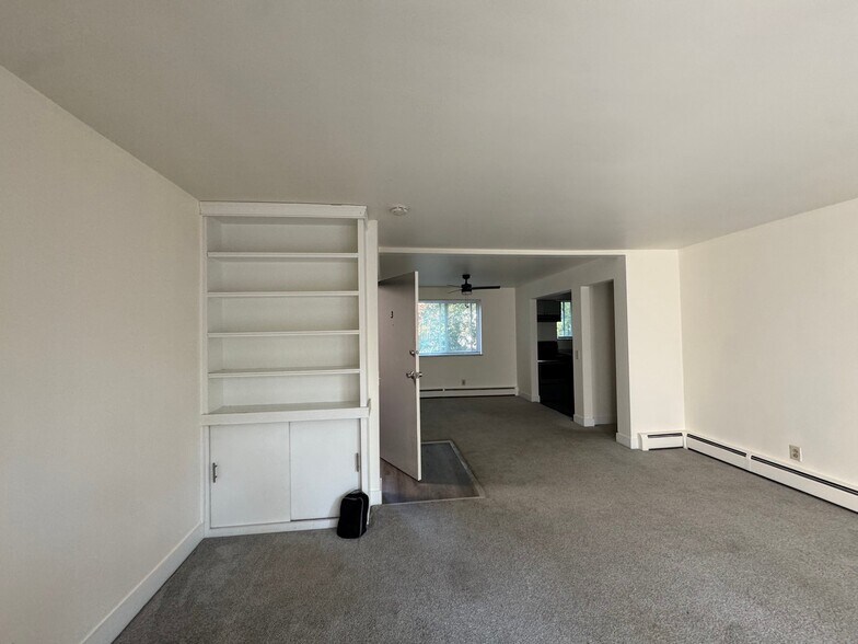Building Photo - 505 Sandheger Pl