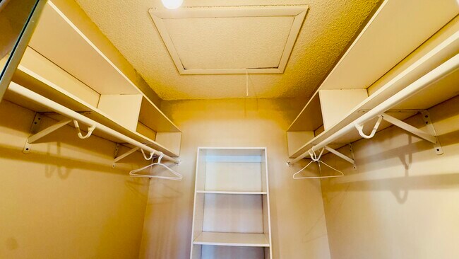 Building Photo - 107 Half Moon Cir