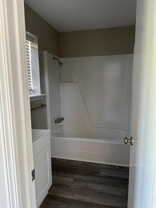 Building Photo - 621-621 Kings Mountain Dr