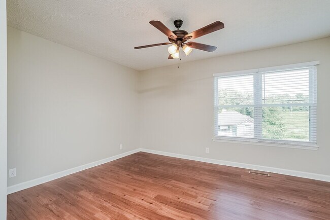 Building Photo - 1059 Cedar Creek Village Rd