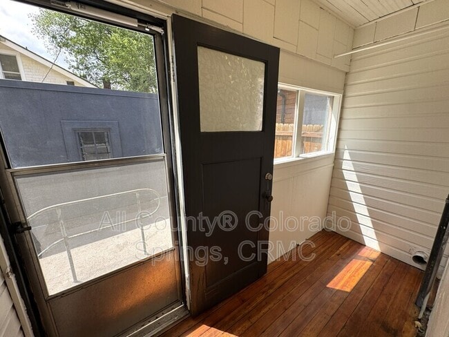 Building Photo - 612 E Del Norte St