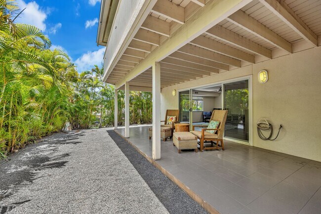 Building Photo - Newly Renovated Furnished 3BR/1BA Downstairs Unit with Pool Access in South Kihei