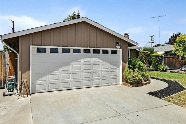 Building Photo - Wow! What a Great Home! Available Soon!