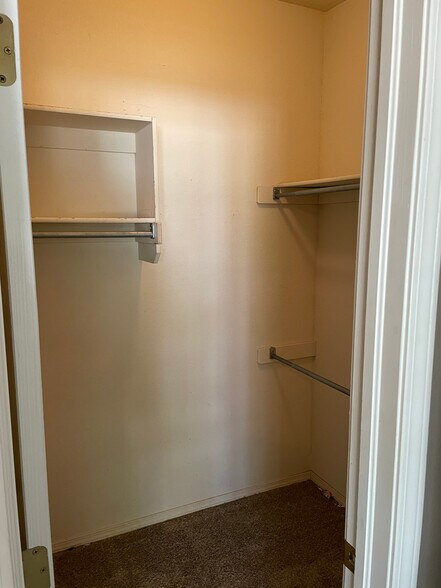 Building Photo - 1424 Jordan Cir