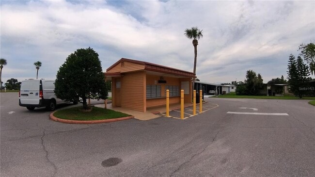 Building Photo - 2055 S Floral Ave