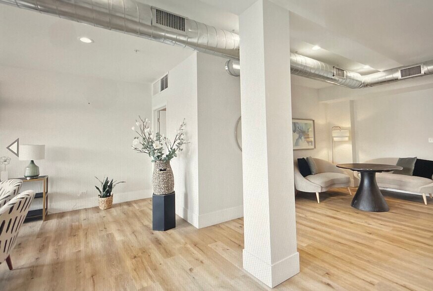 Building Photo - 1539 W Howard St