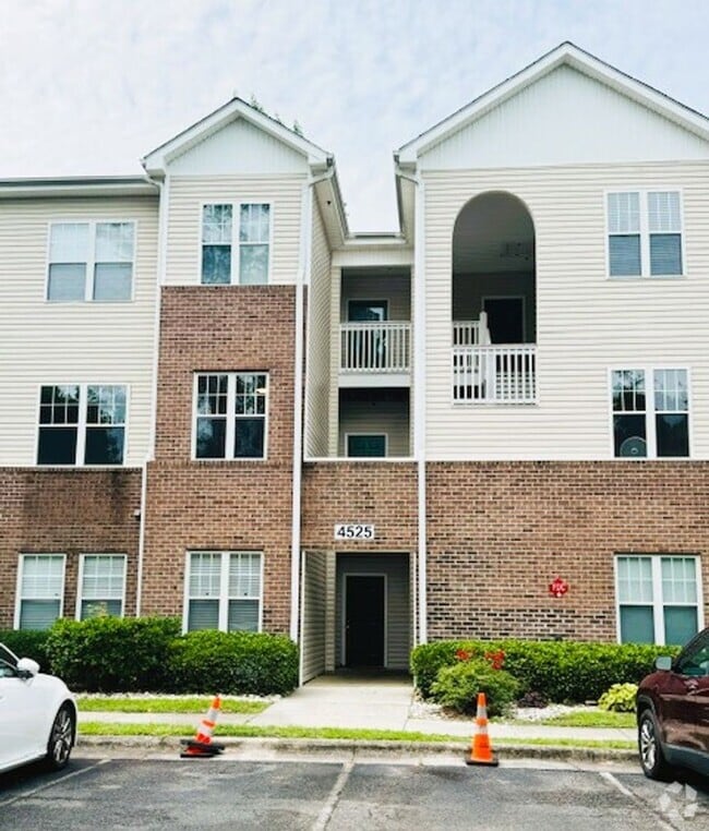 Building Photo - Sagedale Drive Unit 202