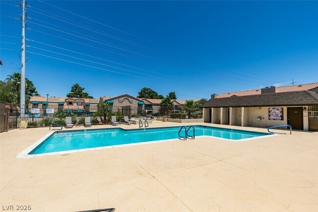 Building Photo - 2127 Pine Breeze Ln