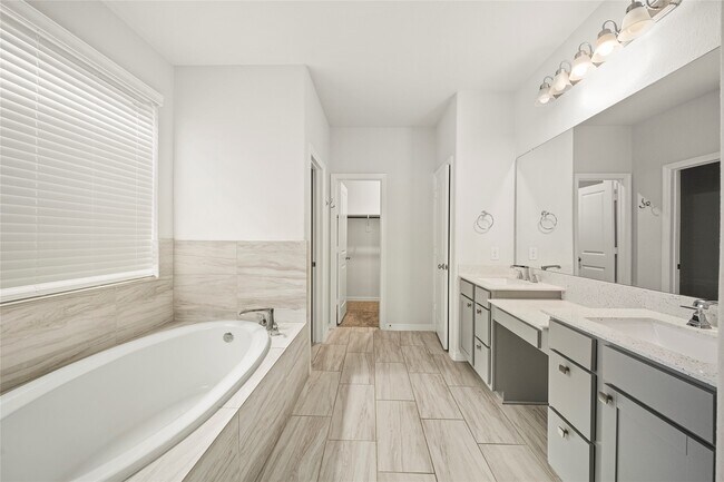 Building Photo - 8930 Emerald Cane Dr