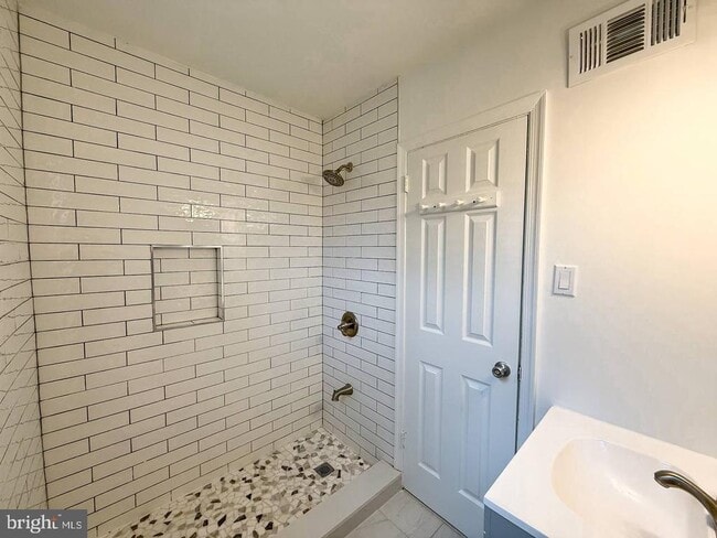 Building Photo - 7028 Valley Ave