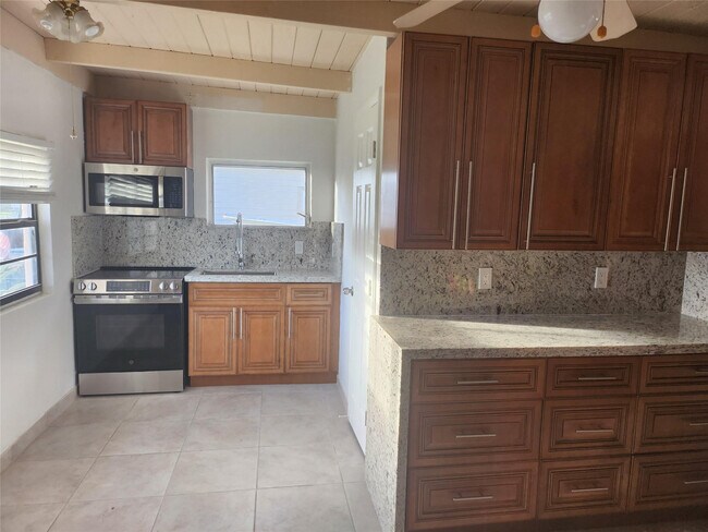 Building Photo - 1079 3rd St