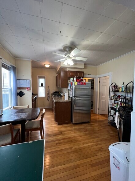 Building Photo - 12 Hancock St