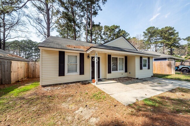Building Photo - 3 Bedroom, 2 bathroom home in Moss Point - Ladson