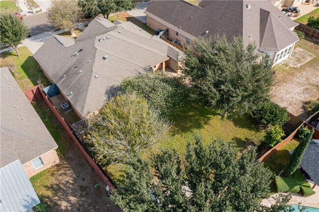 Building Photo - 24 Date Palm St