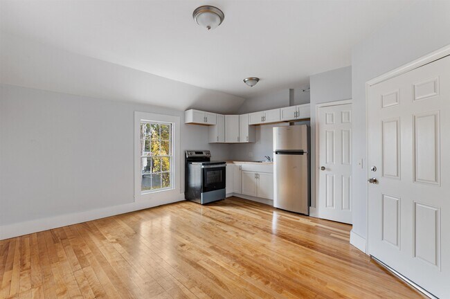 Primary Photo - 109 Pleasant St