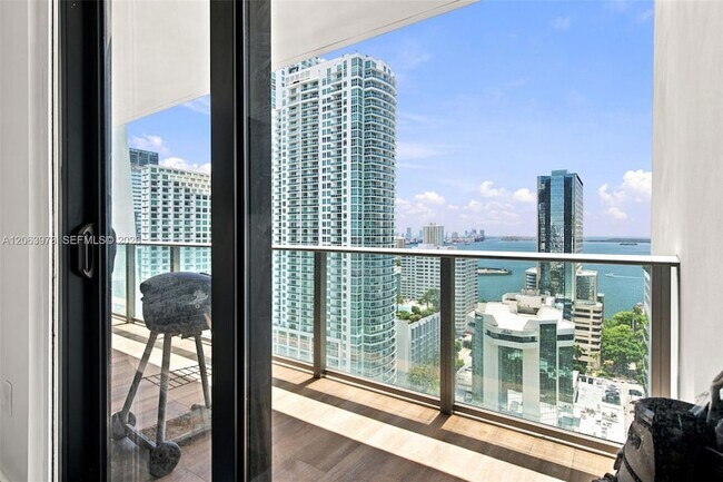 Building Photo - 1010 Brickell Ave
