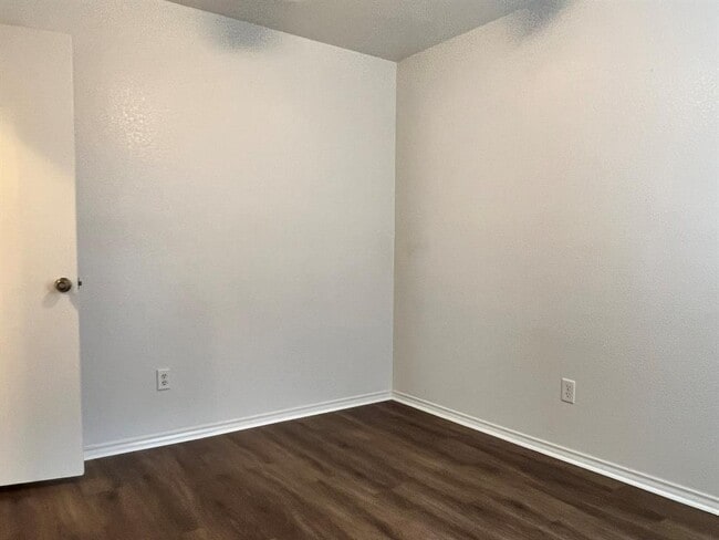 Building Photo - 2742 Perkins Pl