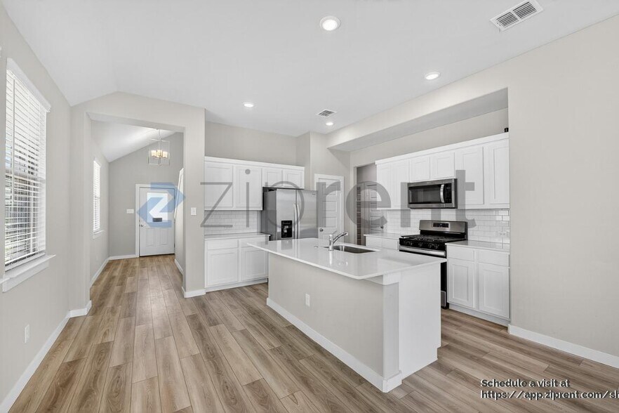 Building Photo - 413 Honeyhill Dr