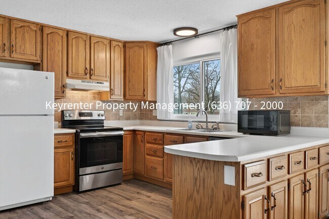 Building Photo - Spacious 3BR Home with Finished Basement in St. Charles