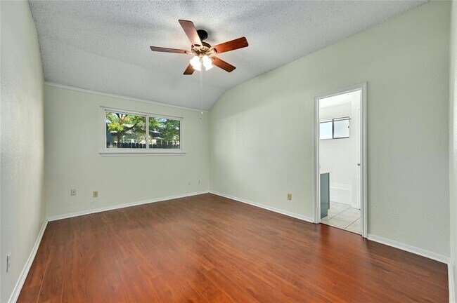 Building Photo - 2504 Spring Wagon Ln