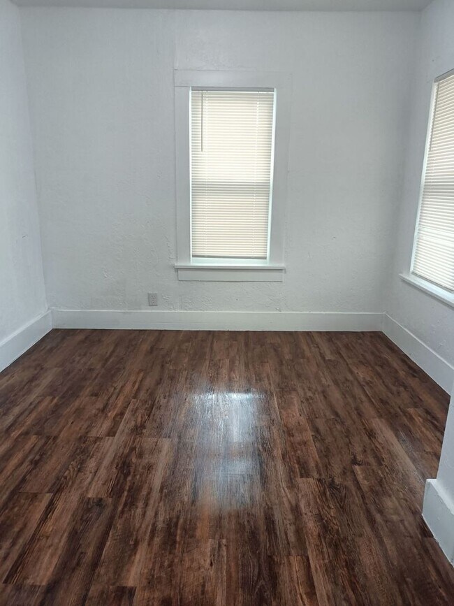 Building Photo - Beautiful 2 Bed / 1 Bath Home – Affordable & Move-In Ready!