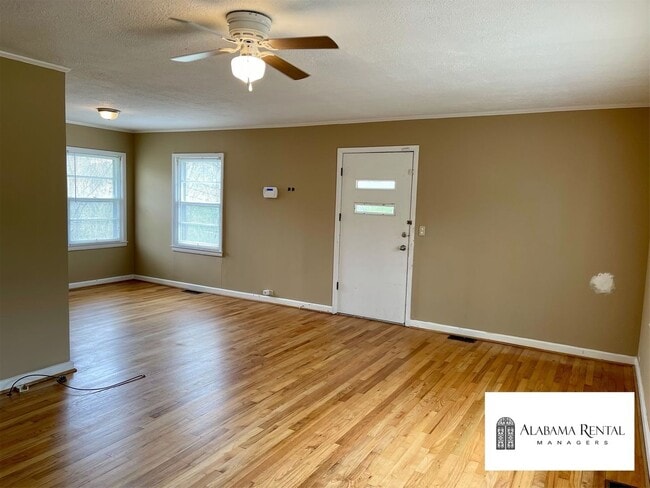 Building Photo - Great Home Available for Rent! View with 4...