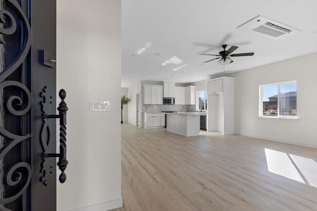 Building Photo - 10094 Joshua Blvd