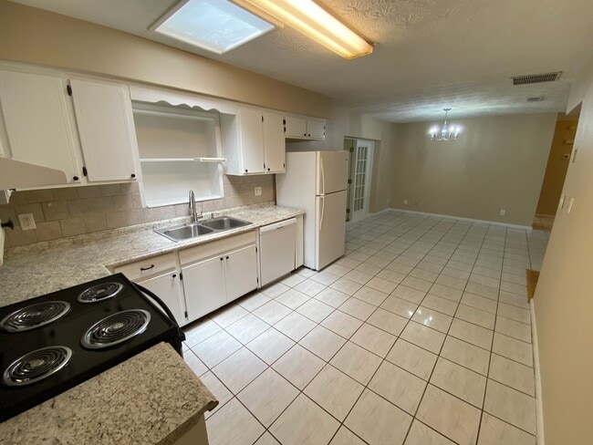 Building Photo - 4581 Praver Dr N