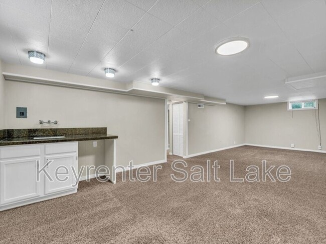 Building Photo - 965 MacFarland Dr