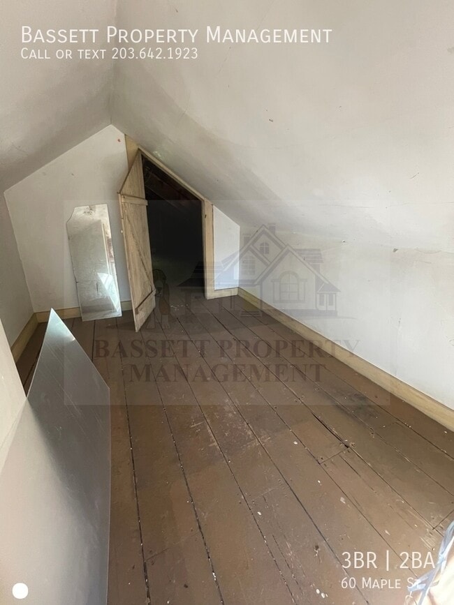 Building Photo - 60 Maple St