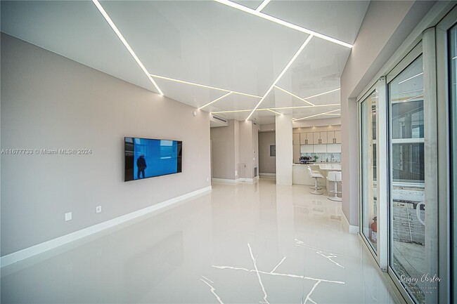 Building Photo - 18011 Biscayne Blvd