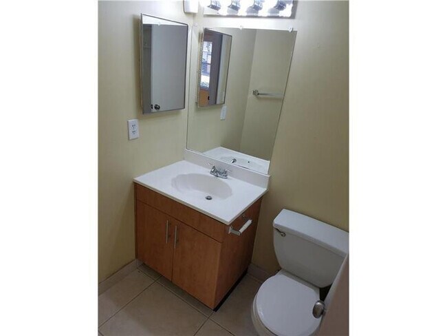 Building Photo - 8750 Royal Palm Blvd