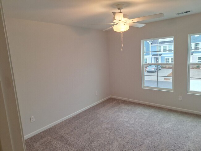 Building Photo - MOVE IN SPECIAL!!! Fabulous New Townhouse in Columbia SC!