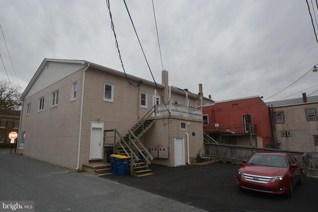 Building Photo - 16 S Main St