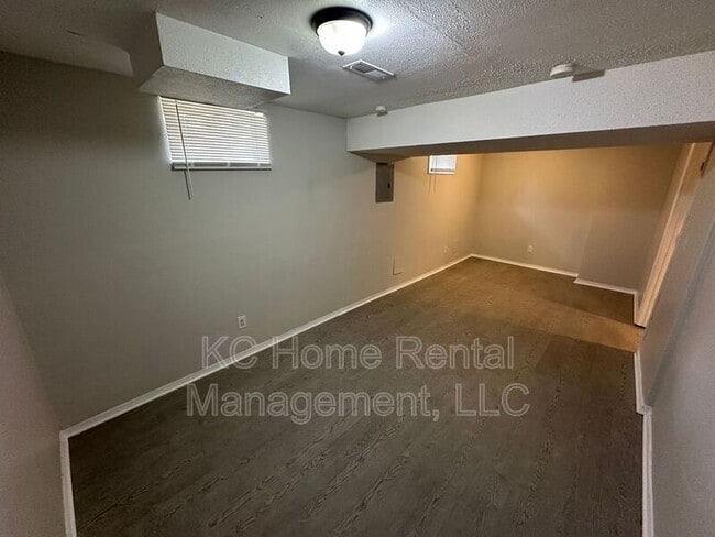 Building Photo - 1400 Cypress Dr