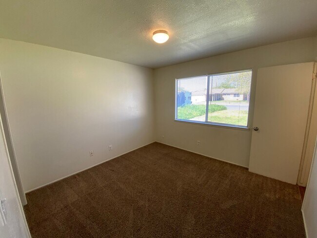 Building Photo - Tulare Home for Rent coming soon!