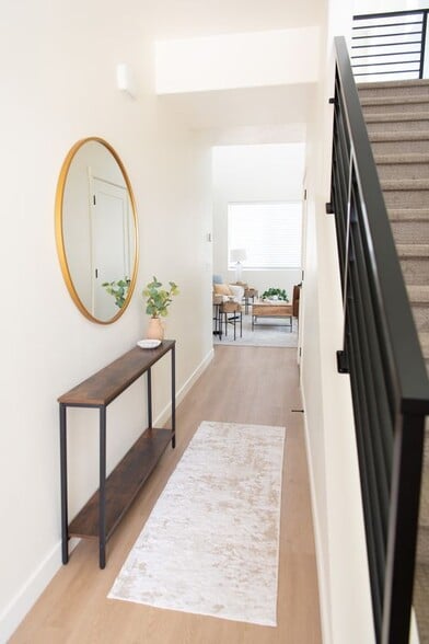 Building Photo - 1802 Drake Ln